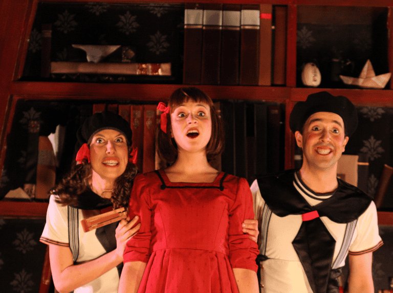 Comédiens de la pièce de théâtre Alice au pays des merveilles